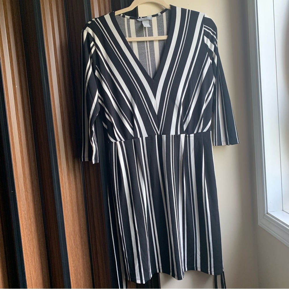 H&M Black and White Striped Long Sleeve Dress